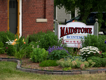 Picture of outside of Maidstone Museum